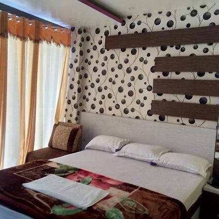 Hotel Rajmahal Тарапит Экстерьер фото